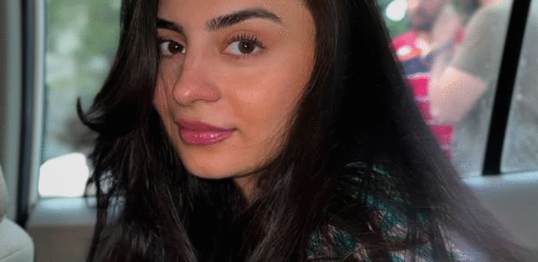 مہر بانو ایک بار پھر بیلی ڈانس ویڈیو پر سوشل میڈیا صارفین کی تنقید کی زد میں