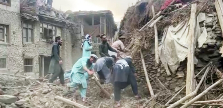 افغانستان میں قیامت خیز زلزلہ؛ 250 افراد جاں بحق، سیکڑوں زخمی، گاؤں مٹی تلے دب گئے