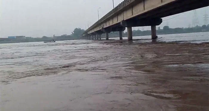ملتان خطرے کی زد میں، دریائے چناب کا بپھرا سیلابی ریلا درجنوں بستیاں نگل گیا